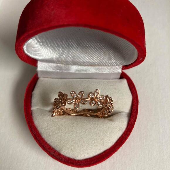 Size 7 Rose Gold Daisy Flower Crown Ring - Picture 2 of 10